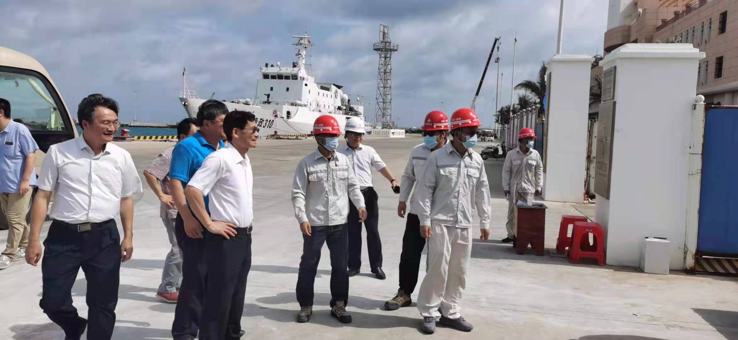 海南省省委常委、常務(wù)副省長(zhǎng)沈丹陽蒞臨馳大建筑工程有限公司承接的三沙主權(quán)廣場(chǎng)調(diào)研指導(dǎo)